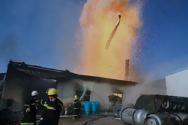 布袋除塵器積塵量過(guò)大爆炸事故